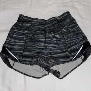 lululemon Hotty Hot High-Rise Lined Short, Size 4, Black&White